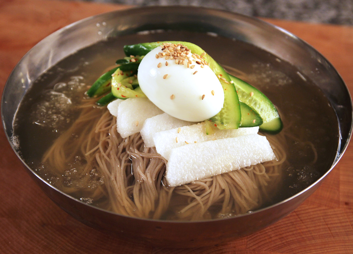 Cold noodles in chilled broth